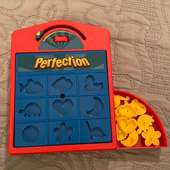 Hasbro Perfection Plastic Timer Place Shapes Game Vintage Style - Picture 1 of 5
